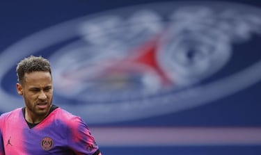 PSG cool on Messi move as Barcelona eye Neymar reunion