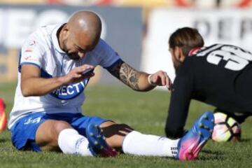 Futbol, Cobresal vs Universidad Catolica
Septima fecha, campeonato de clausura 2016/17
El jugador de Universidad Catolica Santiago Silva se lamenta tras desperdiciar una ocasion de gol contra Cobresal durante el partido de primera division disputado en el estadio El Cobre de El Salvador, Chile.
19/03/2017
Andres Pina/Photosport
***********
Football, Cobresal vs Universidad Catolica
7th date, Clousure Championship 2016/17
Universidad Catolica's player Santiago Silva reacts after wasting a chance of goal against Cobresal during the first division football match at the El Cobre stadium in El Salvador, Chile.
19/03/2017
Andres Pina/Photosport