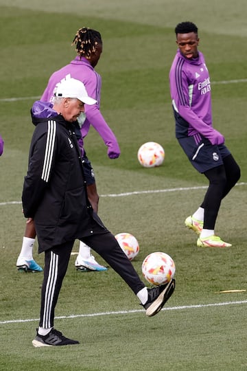 Ancelotti, durante la sesión preparatoria de este jueves en Valdebebas.
