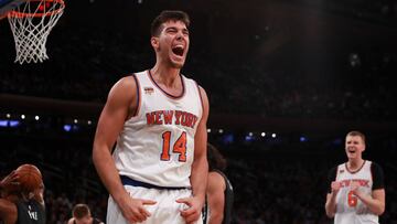 NEW YORK, NY - NOVEMBER 09: Willy Hernangomez #14 of the New York Knicks reacts after a foul against the Brooklyn Nets during the second half at Madison Square Garden on November 9, 2016 in New York City. NOTE TO USER: User expressly acknowledges and agrees that, by downloading and or using this photograph, User is consenting to the terms and conditions of the Getty Images License Agreement. Michael Reaves/Getty Images/AFP
== FOR NEWSPAPERS, INTERNET, TELCOS & TELEVISION USE ONLY ==
