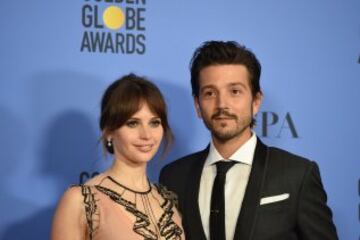 Felicity Jones junto a Diego Luna.