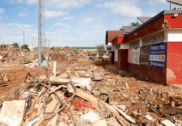Toneladas de escombros llenan sus instalaciones. 
