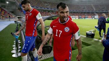 "Ni a las bolitas...": Medel revienta las redes con su mensaje