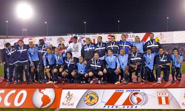 La última vez que Colombia y Uruguay se enfrentaron ocurrió en 2004 en el juego por el tercer puesto. La Celeste ganó 2-1 con goles de Estoyanoff y Sánchez. Barranca Herrera anotó el descuento.