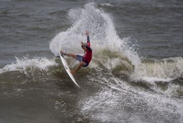 El surfista japonés partía como uno de los favoritos a hacerse con el oro en la primera participación del surf en unos Juegos Olímpicos. Surfeando 'en casa', Igarashi fue avanzando rondas y se plantó en la final dispuesto a todo, habiendo eliminado incluso a Gabriel Medina. Pero una vez allí no pudo hacer nada contra Italo Ferreira. Igualmente será orgullo nacional en Japón.