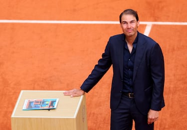Rafa Nadal durante su emotivo homenaje en la pista Philippe-Chatrier. 