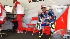 Héctor Barberá en el box Ducati.