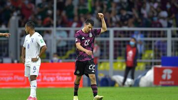 Hirving Lozano festeja su gol contra Honduras