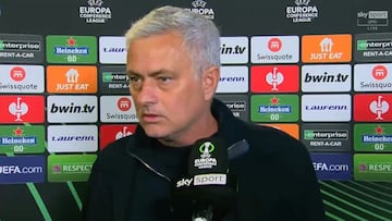 Mourinho calienta el derbi con Sarri en el foco: "Está fumando en casa con los jugadores"