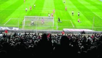 <b>PASADO Y FUTURO. </b>Los Campos de Sport no registrarán hoy una gran entrada, pero desean más que nunca una victoria local. Desde el pasado 17 de mayo, el Racing no gana en casa. Cinco partidos sin sonreír.