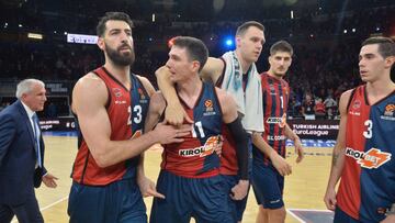 09/11/18 EUROLIGA PARTIDO
BASKONIA - FENERBAHCE FENERBACHE
SHENGELIA Y VOIGTMANN SE LLEVAN A MATT JANNING ENFADADO CON LOS ARBITROS
