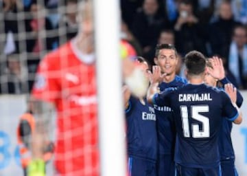 0-2. Cristiano Ronaldo celebró el segundo tanto.