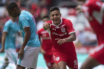 Luis Ángel Mendoza es uno de los nombres propios del Toluca en el Apertura 2018. Lleva tres goles y dos asistencias en el torneo y es uno de los hombres clave en el sistema de Hernán Cristante. Frente a Querétaro fue la gran figura del encuentro, gracias a su doblete, y dirá presente junto a los Diablos Rojos en la fase final del campeonato.