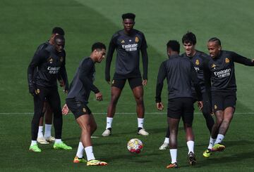 Los jugadores del Real Madrid, durante su último entrenamiento.