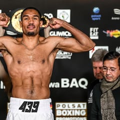 Osleys Iglesias noquea a Sena Agbeko