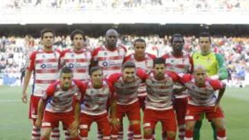 La plantilla del Granada posa antes del partido disputado el pasado domingo.