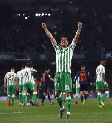 Alegría de Joaquin por el gol olímpico conseguido.