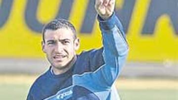 <b>BROMISTA. </b>Matellán simuló ayer en broma una lesión.