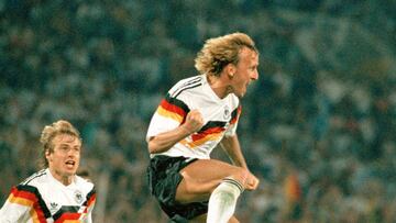 Andreas Brehme celebrando el gol en la final de Italia 90 que le dio el título a Alemania.