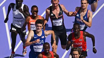 Brutal caída múltiple en 5 mil metros causa pelea entre atletas