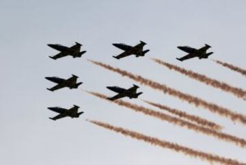 Acrobacias de los aviones L-39 Albatross del equipo Latvian Baltic Bees.