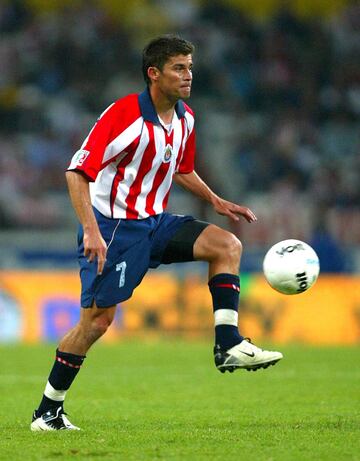 Uno de los jugadores más emblemáticos del Fútbol Mexicano y del Guadalajara fue compañero de Carlos Salcido a inicio de la década pasada. Juntos fueron subcampeones en el Clausura 2004.