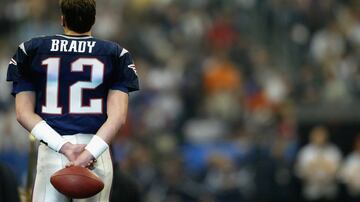 El escándalo llegó a la carrera de Tom Brady, luego de que los Patriotas de Nueva Inglaterra fueran acusados de desinflar deliberadamente los balones en el partido contra los Colts de Indianapolis, en la Final de la Conferencia Americana. Dicho partido fue ganado 45-7 por el equipo de Boston. Luego de muchas audiencias y polémica, la NFL anunció una sanción para Tom Brady de cuatro partidos de suspensión en la temporada del 2016.
