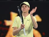 Sinner se deja un set en su camino para la defensa del título