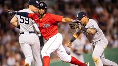 Tras 120 a&ntilde;os de rivalidad y cuatro enfrentamientos previos en postemporada, Yankees y Red Sox se medir&aacute;n por primera ocasi&oacute;n en el juego por el comod&iacute;n.