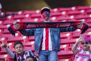 Guadalajara y Monarcas disputaron el título copero de la Liga MX y los aficionados mostraron el colorido en las tribunas. ¡Mucho amor!