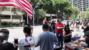 Una fundación ofrece dinero a los vendedores ambulantes para que se queden en casa y no sean detenidos por el ICE.