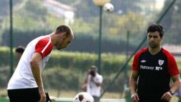 <b>RECUPERACIÓN MILAGROSA. </b>Toquero se puso ayer a las órdenes de Caparrós en Lezama.