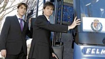 <b>CON TRAJE NUEVO. </b>La plantilla del Valladolid estrenó equipación para el viaje a Almeria.