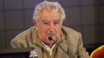 Mujica, presidente de Uruguay, defiende a Luis Suárez.