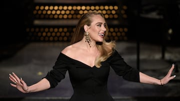 Adele se ve obligada a detener su discurso sobre el Mes del Orgullo ante el comentario de un fan homofóbico. Así reaccionó la intérprete de ‘Someone like you’.
