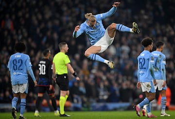 Manchester City's Norwegian striker #09 Erling Haaland (C) celebrates after scoring their third goal during the UEFA Champions League round of 16, second-leg, football match between Manchester City and FC Copenhagen at the Etihad Stadium, in Manchester, north west England, on March 6, 2024. (Photo by Paul ELLIS / AFP)