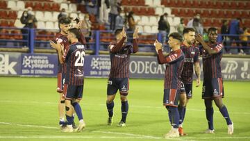 Jugadores del Extremadura en un partido contra el Toledano.