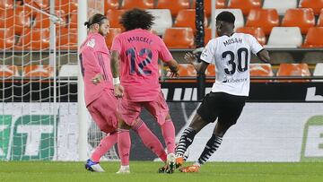 Sergio Ramos entra a Musah en el inicio de la jugada que se desemboc&oacute; en el tercer penalti del Valencia-Real Madrid de LaLiga Santander 2020-2021.
 
 
 
 
 
 
 
 
 
 
 
 
 
 
 
 