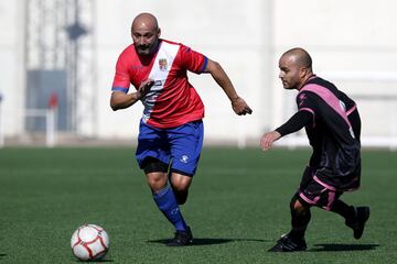 Hoy 1 de noviembre los veteranos del Torrejón y del Rayo Vallecano han goleado a la ELA en un partido solidario disputado en el Campo Municipal Las Veredillas.