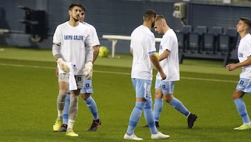 Los jugadores del M&aacute;laga salieron al c&eacute;sped con una camiseta de apoyo a Calero, lesionado de gravedad.