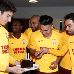 Falcao celebra su cumpleaños e inicia adaptación al campo