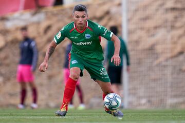 El centrocampista de C芍queza ha estado en cuatro equipos espa?oles. El primero, el Alav谷s (2016-19) donde jug車 un total de 52 encuentros. En el Albacete estuvo dos etapas diferentes (2018-19 y 2020-21) en las que disput車 35 partidos y marc車 1 gol. Con el Zaragoza jug車 12 encuentros (2019-20) y con el Castell車n 34 partidos (2021-22).