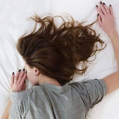 Un hombre pregunta al mundo si es un imbécil después de que su novia se enfade por no cumplir su papel de alarma humana