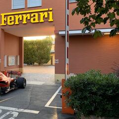 Ferrari se vuelca en la remontada