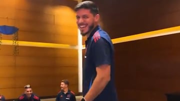 El venezolano de la U dice su edad y la reacción del plantel es imperdible: será viral