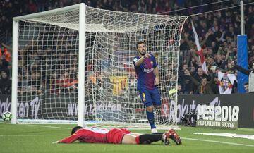 6-1. Luis Suárez celebró el sexto gol.