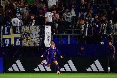 Javier ‘Chicharito’ Hernandez sent off in third consecutive LA Galaxy loss