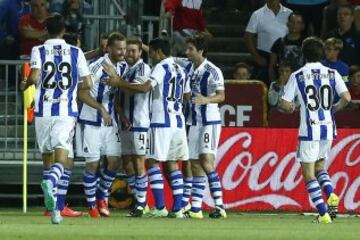 0-1. Agirretxe celebr¨® el primer tanto.