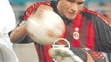 <b>DECISIONES.</b> Los consejeros del Espanyol decidirán esta noche si tiran las redes sobre el brasileño Rivaldo.