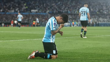 Racing's Colombian midfielder #08 Juan Fernando Quintero celebrates after scoring during the Copa Sudamericana semi-final second leg football match between Argentina's Racing and Brazil's Corinthians at the Presidente Peron stadium in Avellaneda, Buenos Aires province, Argentina, on October 31, 2024. (Photo by Alejandro PAGNI / AFP)